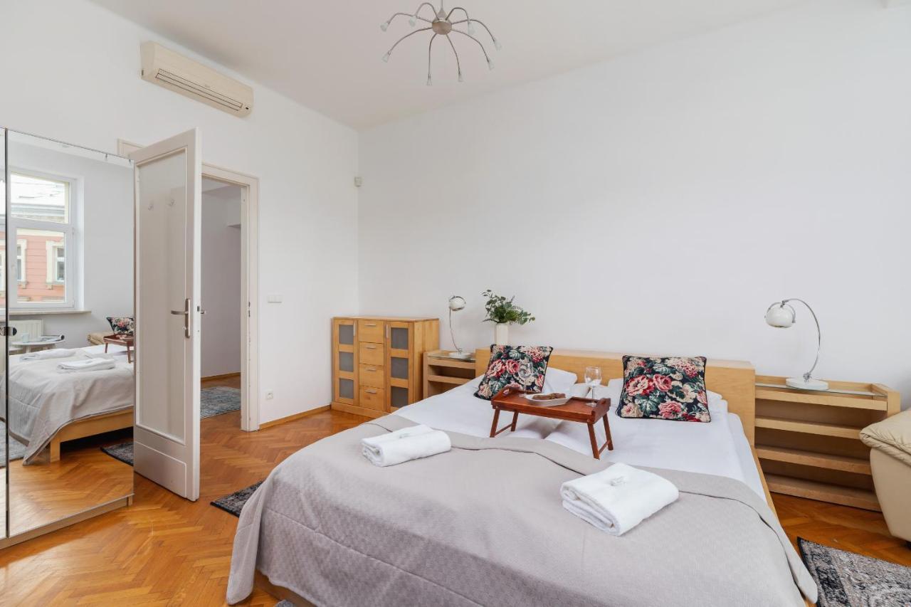 Slowacki Avenue Family Apartments Cracow By Noclegi Renters Krasków Exterior foto
